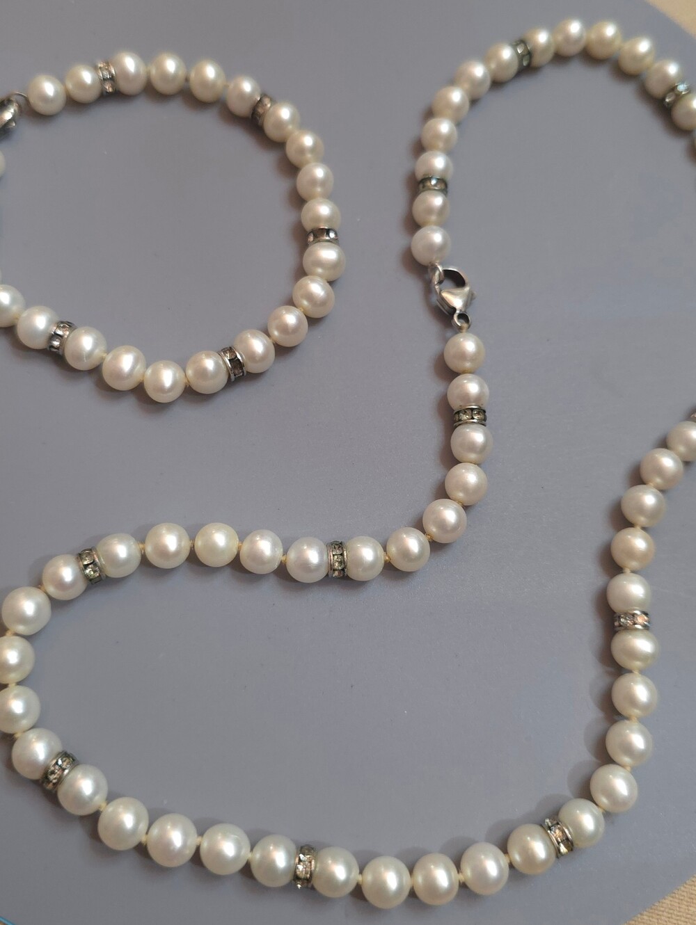 GENIUNE CULTURED PEARL NECKLACE AND MATCHING BRACELET 18IN AND 7.5 IN
